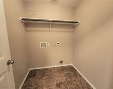 231 Belford Street S - Photo Thumbnail 6