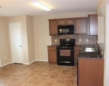 231 Belford Street S - Photo Thumbnail 3