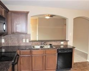 231 Belford Street S - Photo Thumbnail 4