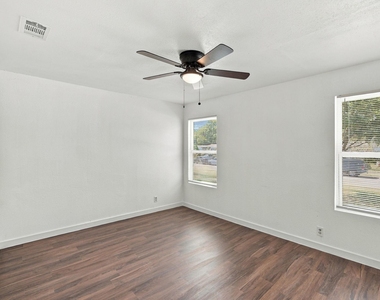 3215 Hillglenn Road - Photo Thumbnail 4