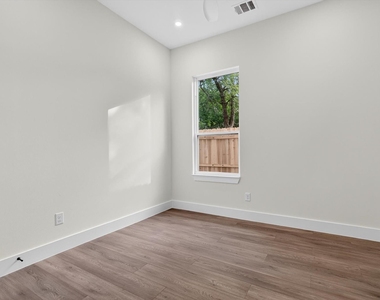 1621 Bannock Avenue - Photo Thumbnail 20