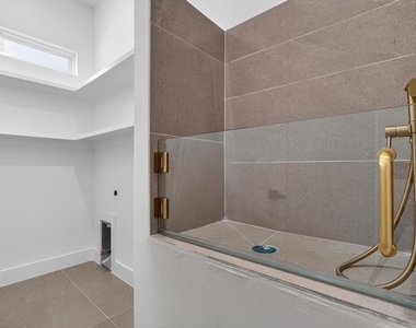1621 Bannock Avenue - Photo Thumbnail 3