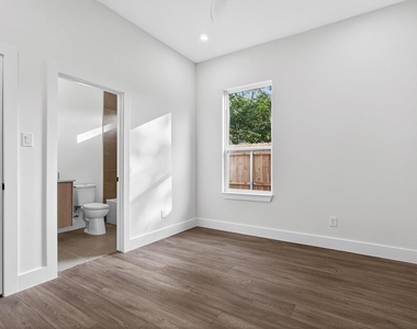 1621 Bannock Avenue - Photo Thumbnail 8