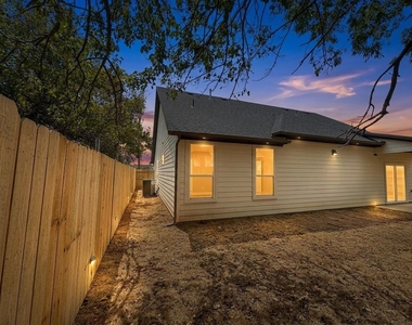 338 Texana Street - Photo Thumbnail 13