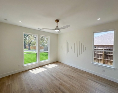338 Texana Street - Photo Thumbnail 3