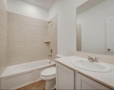 3101 Paruament Drive - Photo Thumbnail 10