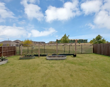 3101 Paruament Drive - Photo Thumbnail 13