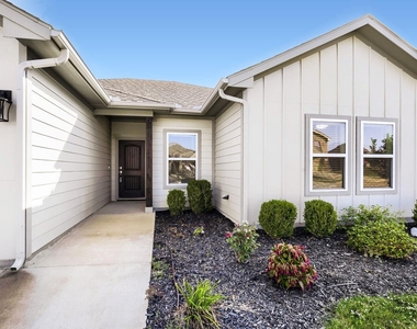 3212 Sweetwater Way - Photo Thumbnail 2