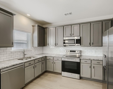 3212 Sweetwater Way - Photo Thumbnail 5