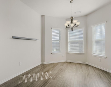 3212 Sweetwater Way - Photo Thumbnail 7