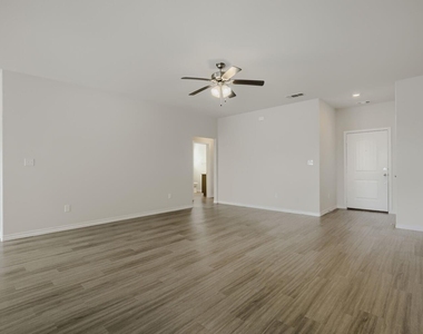 3212 Sweetwater Way - Photo Thumbnail 4