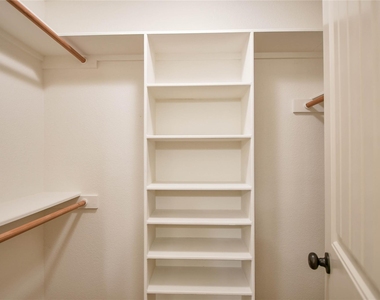826 Rambling Court - Photo Thumbnail 22
