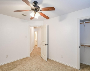 826 Rambling Court - Photo Thumbnail 15