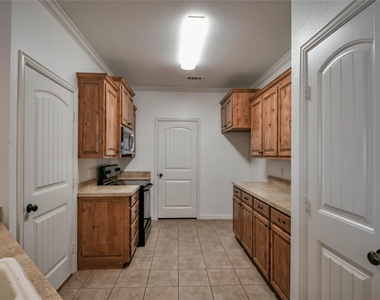 826 Rambling Court - Photo Thumbnail 9