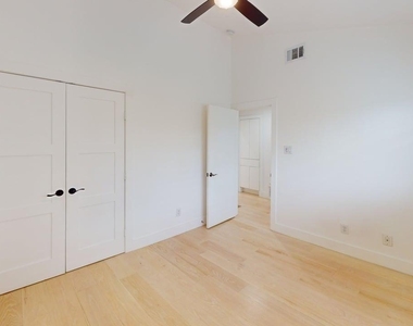2204 W Park Boulevard - Photo Thumbnail 7