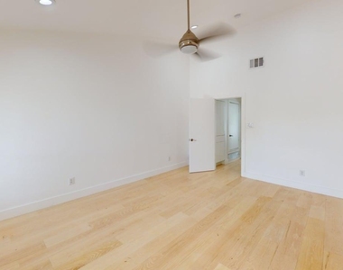 2204 W Park Boulevard - Photo Thumbnail 9