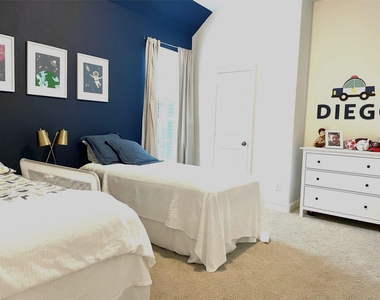 524 Wiltshire Boulevard - Photo Thumbnail 11