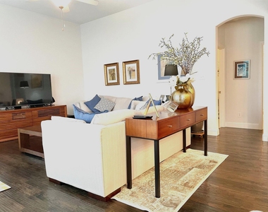 524 Wiltshire Boulevard - Photo Thumbnail 6