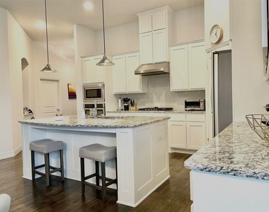 524 Wiltshire Boulevard - Photo Thumbnail 4