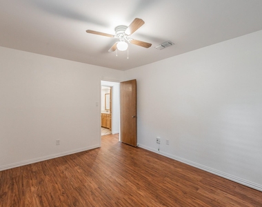 1010 Purdue Drive - Photo Thumbnail 28