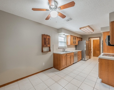 1010 Purdue Drive - Photo Thumbnail 7