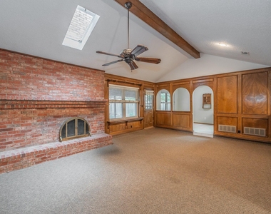 1010 Purdue Drive - Photo Thumbnail 2