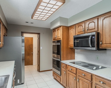 1010 Purdue Drive - Photo Thumbnail 10