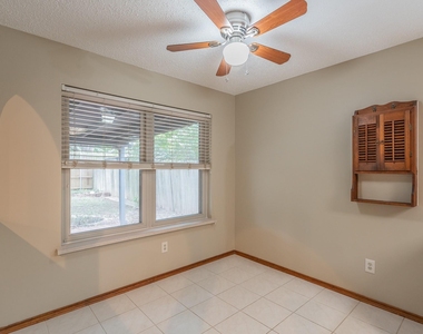 1010 Purdue Drive - Photo Thumbnail 6