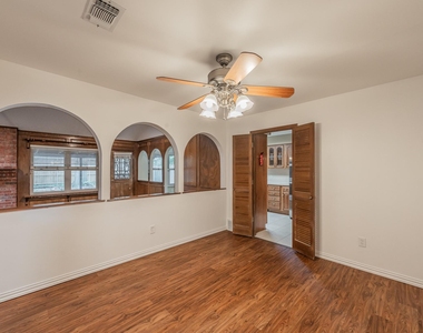 1010 Purdue Drive - Photo Thumbnail 14