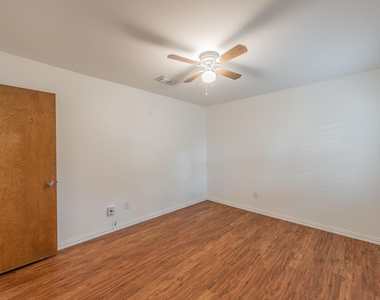 1010 Purdue Drive - Photo Thumbnail 29