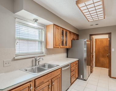 1010 Purdue Drive - Photo Thumbnail 9