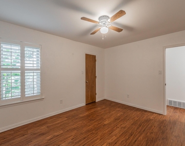1010 Purdue Drive - Photo Thumbnail 27