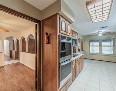 1010 Purdue Drive - Photo Thumbnail 11