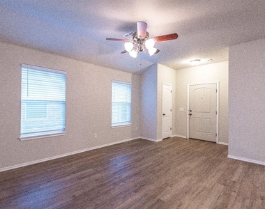 316 Chalk Hill Court - Photo Thumbnail 5