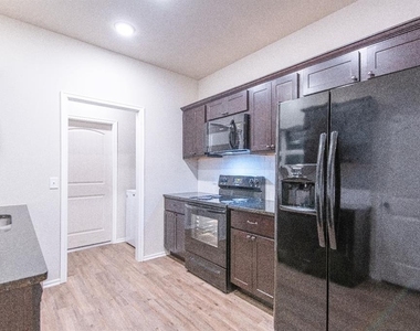 316 Chalk Hill Court - Photo Thumbnail 10