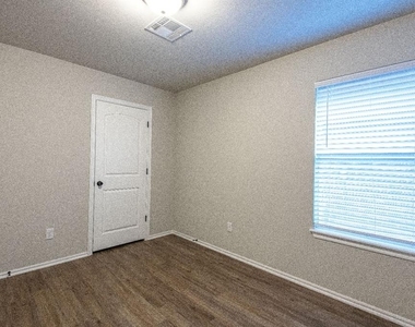 316 Chalk Hill Court - Photo Thumbnail 17