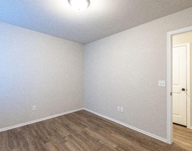 316 Chalk Hill Court - Photo Thumbnail 16