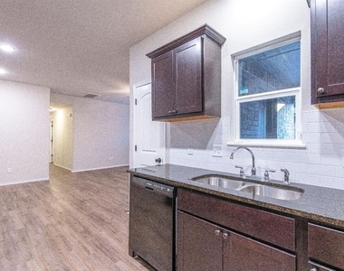 316 Chalk Hill Court - Photo Thumbnail 12