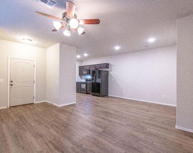316 Chalk Hill Court - Photo Thumbnail 4