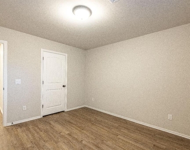 316 Chalk Hill Court - Photo Thumbnail 19