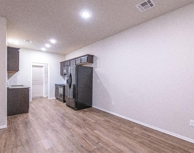 316 Chalk Hill Court - Photo Thumbnail 8