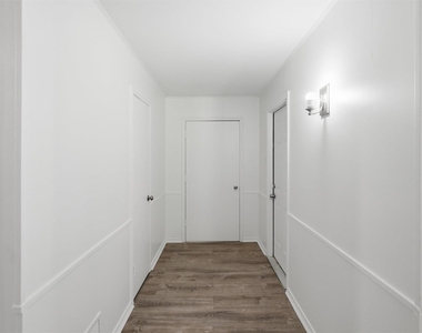6106 Laredo Court - Photo Thumbnail 9