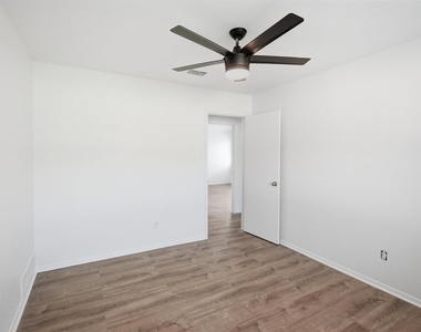 6106 Laredo Court - Photo Thumbnail 21