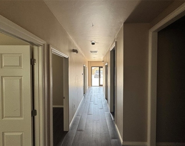 4107 N Council Road - Photo Thumbnail 9