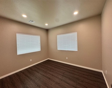 4107 N Council Road - Photo Thumbnail 17