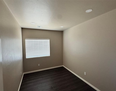 4107 N Council Road - Photo Thumbnail 6