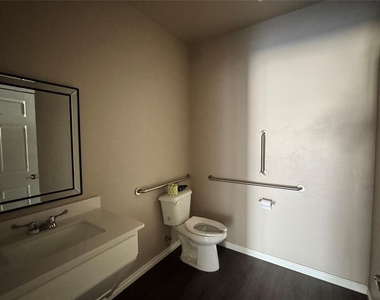 4107 N Council Road - Photo Thumbnail 8