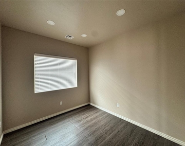 4107 N Council Road - Photo Thumbnail 13