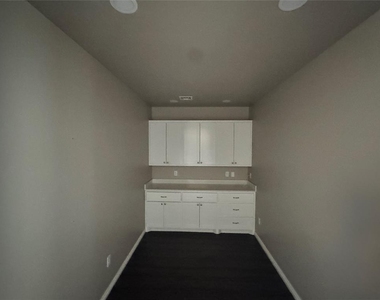 4107 N Council Road - Photo Thumbnail 5