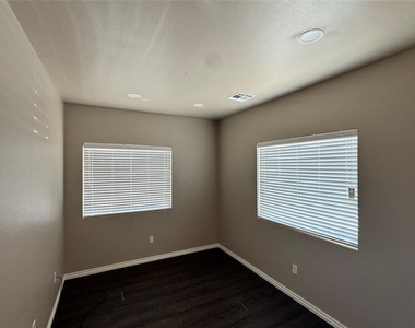 4107 N Council Road - Photo Thumbnail 2